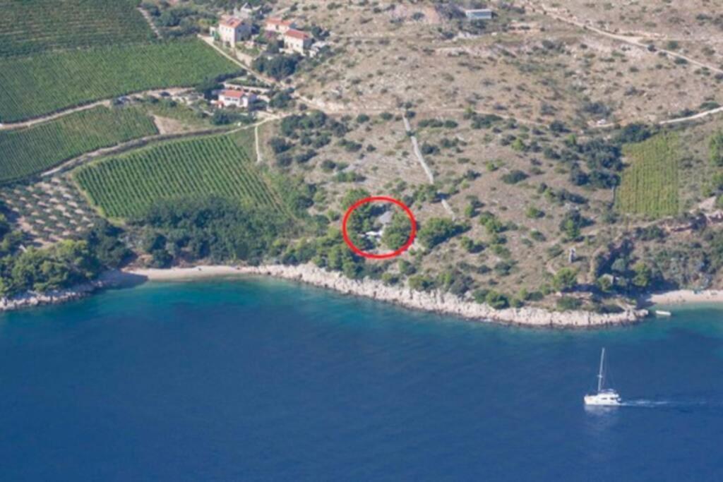 A Small Stone House By The Sea, In A Wineyard Nerezisca Exterior foto